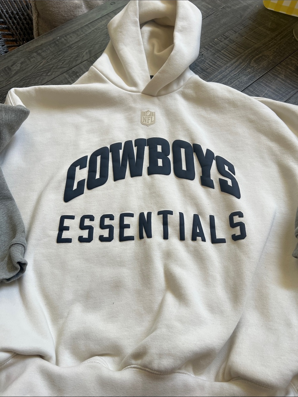 Fear of God Essentials x NFL Dallas Cowboys collab M, NWOT, rare
